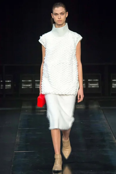 Look 14